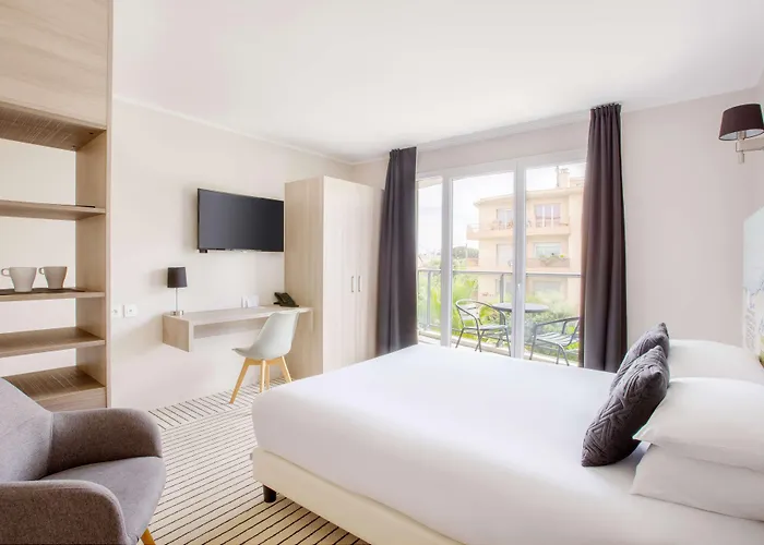 Western Riviera Ξενοδοχείο 4*