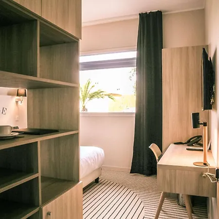Western Riviera מלון 4*