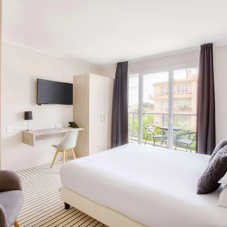 Western Riviera מלון 4*
